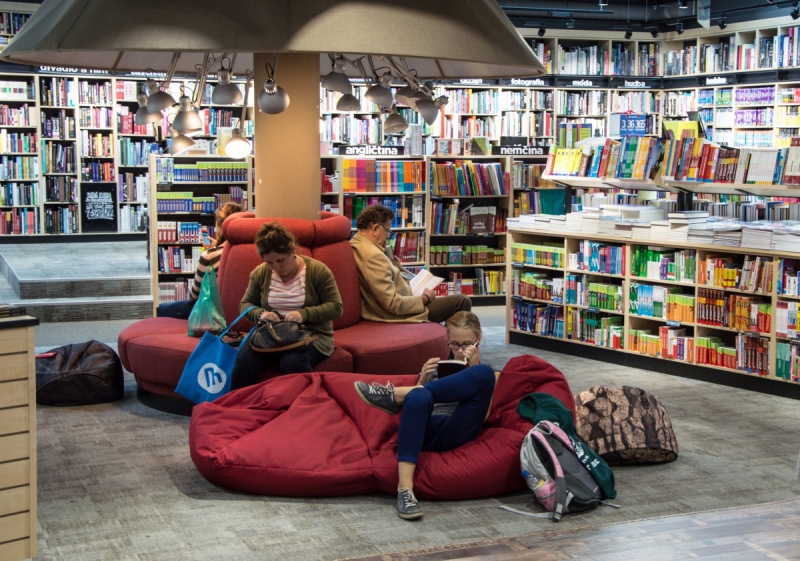 boutique-BAUDINARD SUR VERDON-min_books_bookstore_book_reader_readers_reading_shop_sale_books-849006